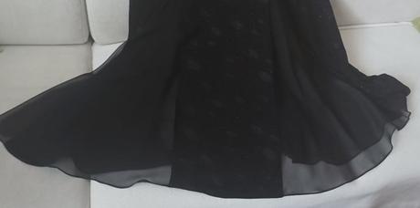 Čierne spoločenské šaty, 50