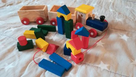 Drevený vláčik s kockami, 