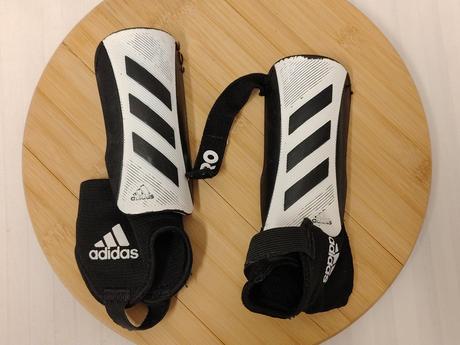 Detské futbalov chrániče ochrana členkov adidas xs,