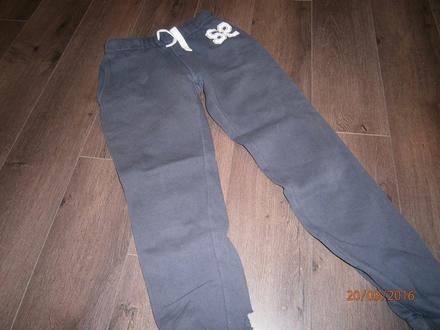 Hrubé tmavomodré tepláky, c&a,158
