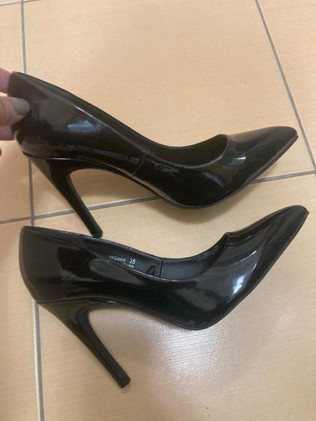 Krasne reserved lodicky cierne, reserved,38