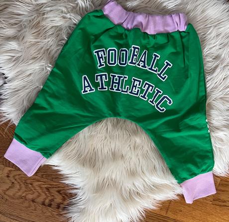 Balónové tristvrtaky kratasy, 128