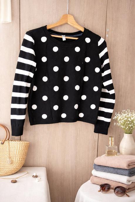 Čierno-biely svetrík s bodkami a pruhmi, adidas,xs