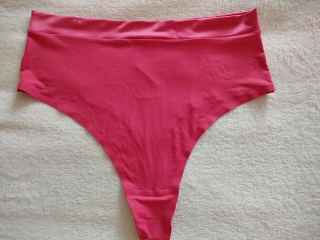 Tangá s vysokým pásom, s