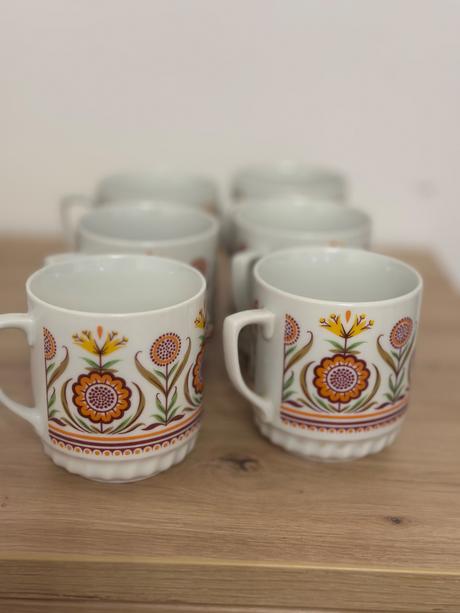 Retro hrnceky slnečnice, 