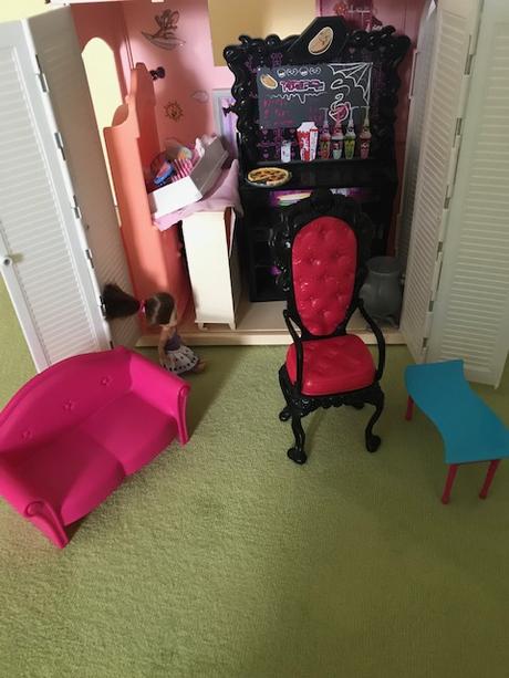 Barbie domček a auto,