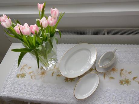 Čechoslovákia značený porcelán taniere+omáčkovník., 