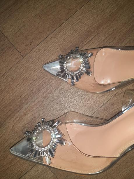 Priesvitné lodičky, 39