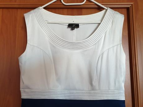 Tmavomodré slávnostné šaty, 40