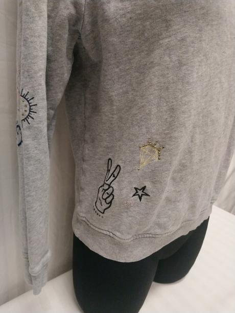 Sivá mikina s motívmi vpredu a na rukávoch, esprit, esprit,m