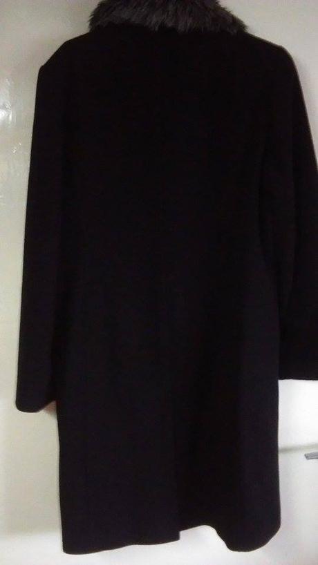 Damsky cierny flaušovy kabat s kozus. limcom 40v, 40