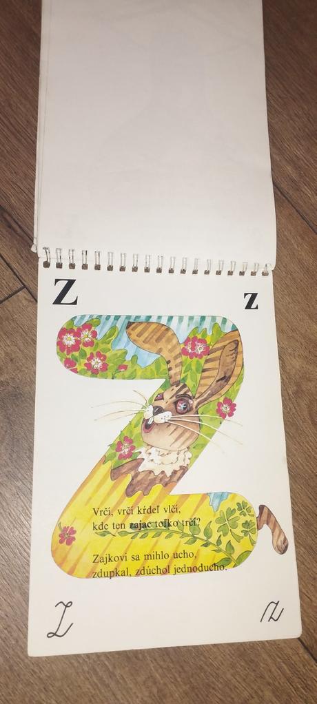 Kráľ abecedár ponúka alebo písmenká z klobúka, 