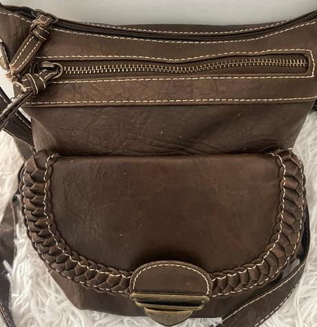 Crossbody atmosphere, atmosphere