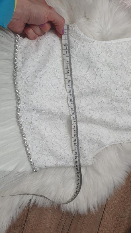 Slávnostné biele saty, 128