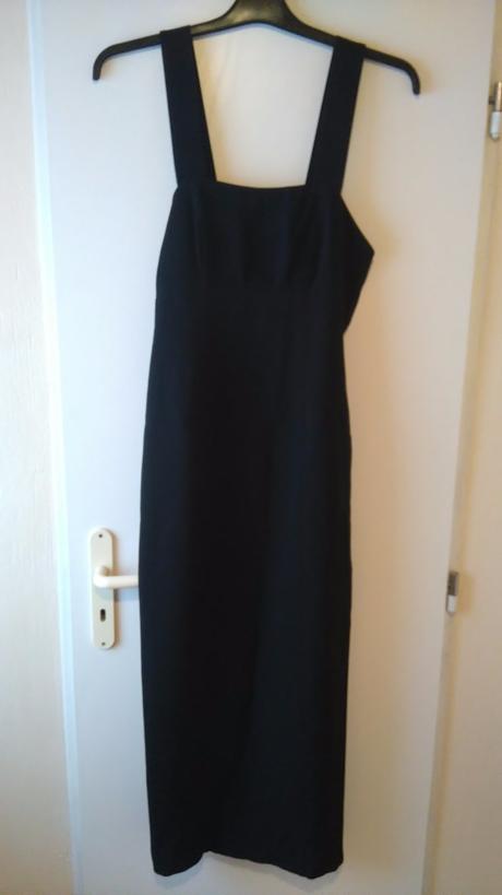 Jednoduché dlhé šaty, 38