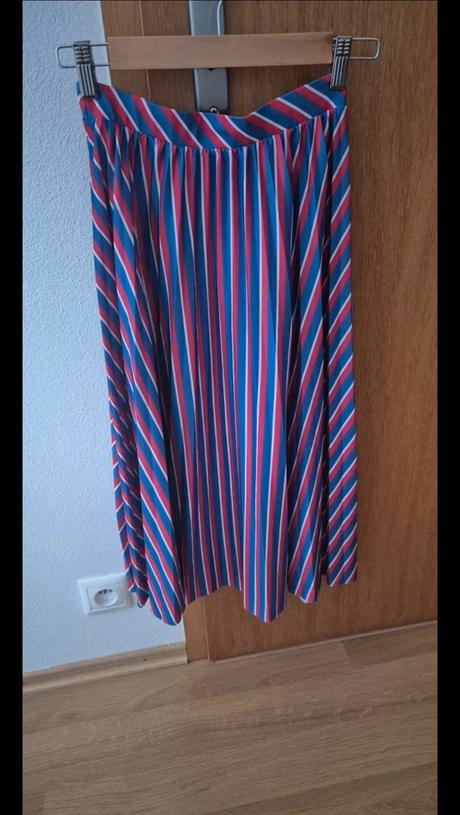 Plisovaná sukňa, pull&bear,s