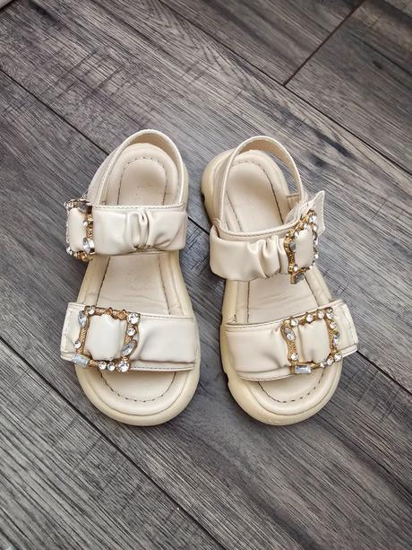 Sandálky s kamienkami, 29