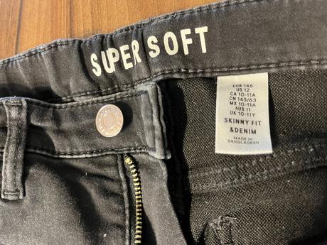 Dievcenske cierne rifle, h&m,146