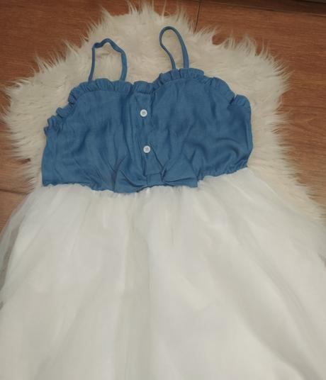 Šaty s tylovou sukňou, 152