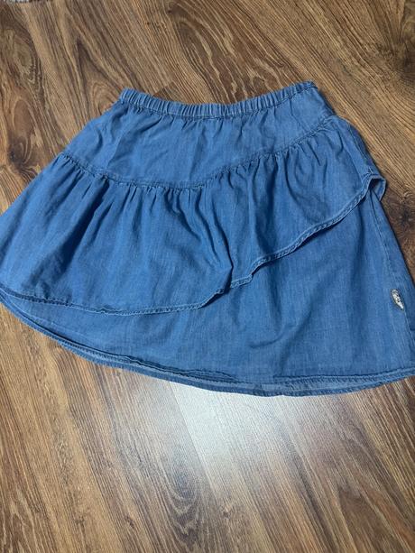 Volániková sukňa, benetton,146