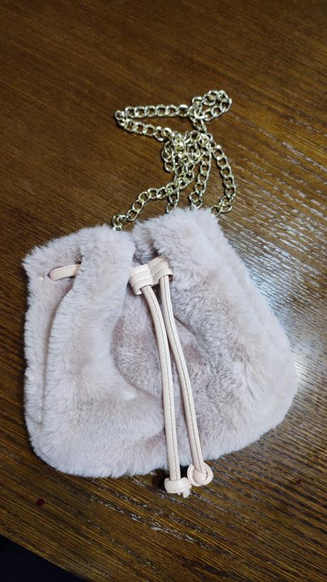 Kozusinkova kabelka na retiazke,