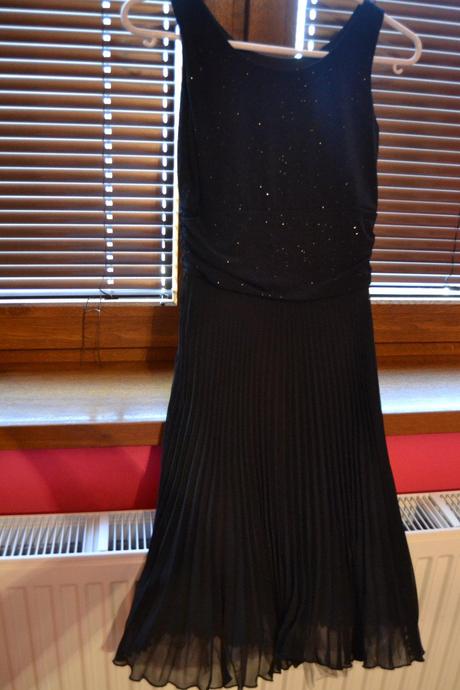 Elegantné čierne šaty, s