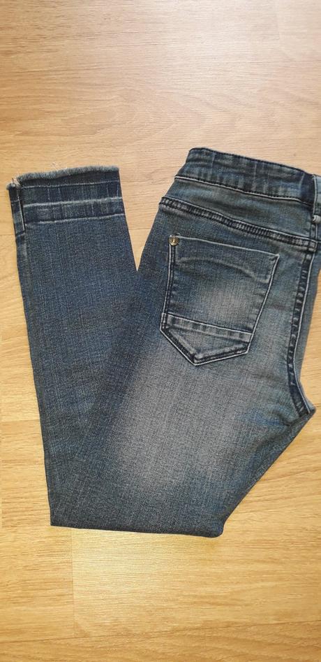 Elastické slim džínsy, c&a,128