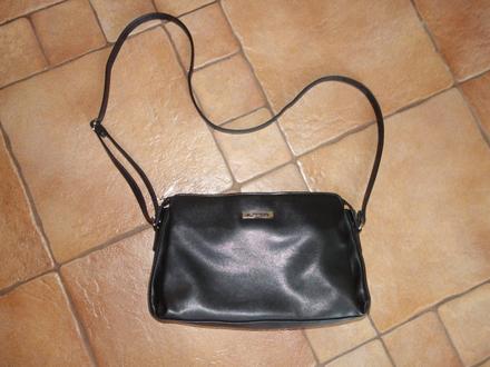 Cierna crossbody kabelka, 