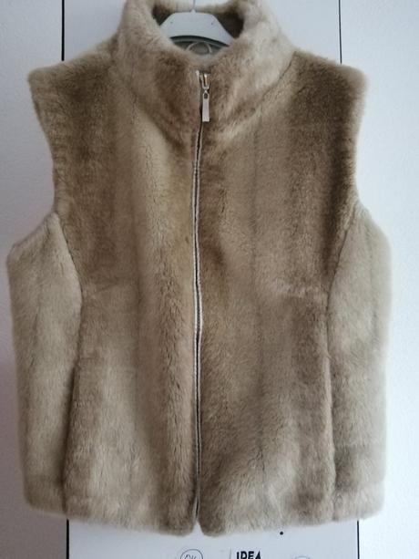 Krásna kožušinová vesta zn. john rocha, 40
