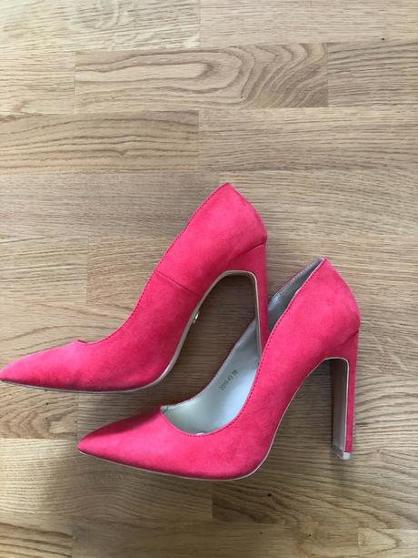 Lodičky korálovej farby, 38