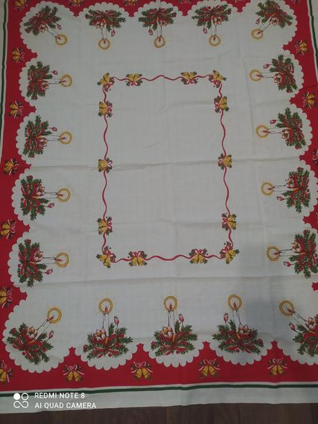 Vianocny obrus 130x 120 - 17 eur,