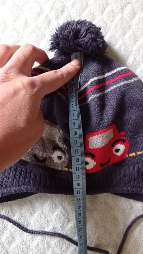 Zimna ciapka s autickom, 86