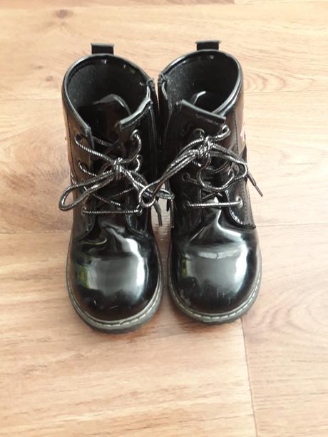 Cierne lakovane topanky 25tky, 25