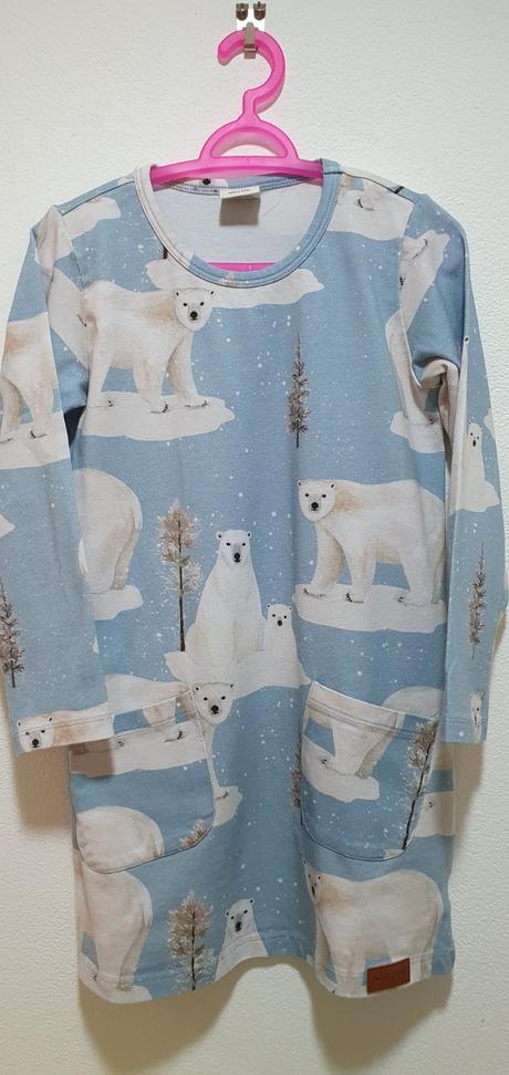 Šaty zimným motívom, 104