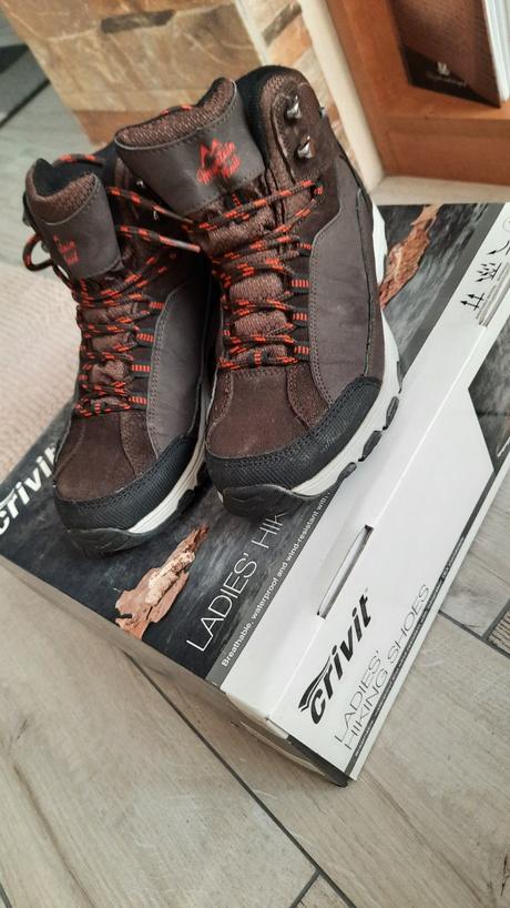 Crivit celè topànky, 36