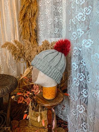 Orsay čiapka s pom pom brmbolcom, orsay