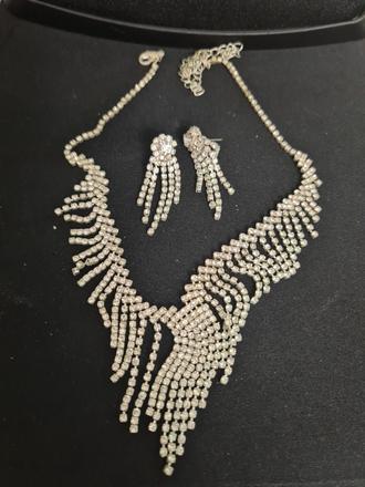 Sada nardelnik a nausnice,