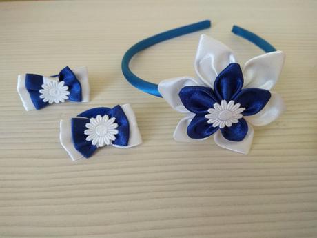 Modrobiele gumičky a čelenka,