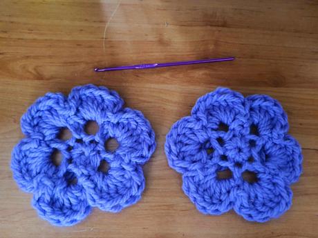 Háčkovane kvietky a srdiečka, 