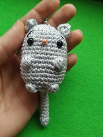 Háčkovaná kľúčenka mačiatko, 