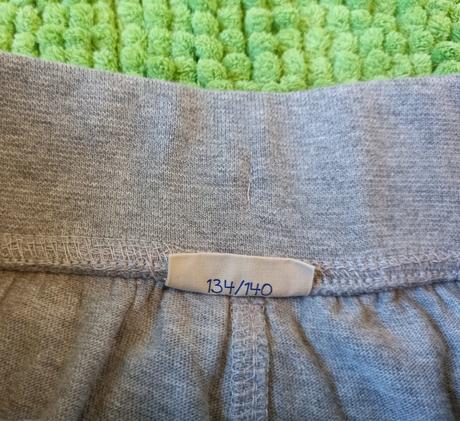 Tepláky v.134-140, 140