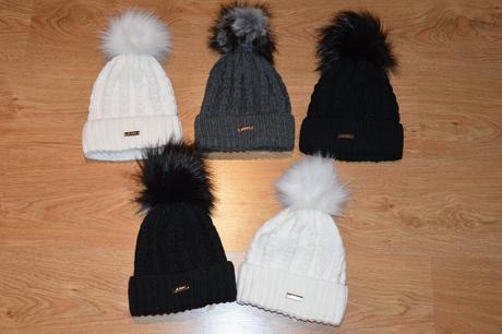 Čiapočka s brmbolcom,