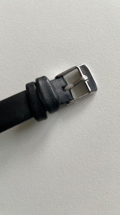 Čierny kožený remienok biely ciferník strieborné, h&m