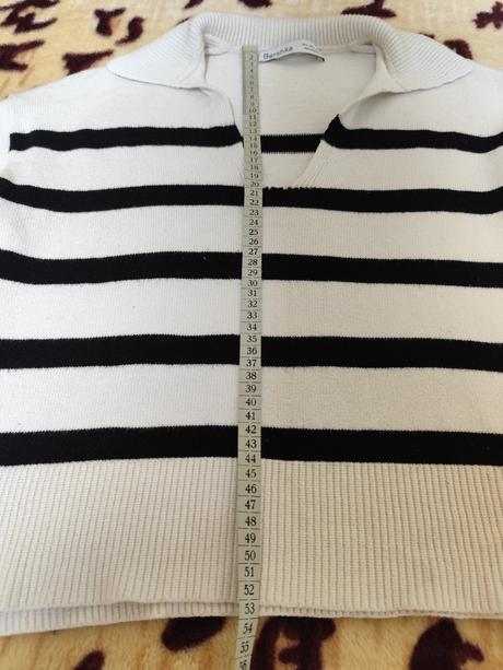 Bielo čierny pulóver bershka vel. s, stav ako na f, bershka,s