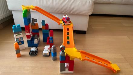 Mega bloks - autodráha pre autíčka (100 dielov), 