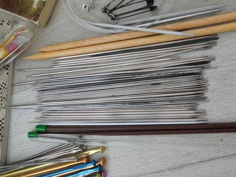 Retro potreby na štrikovanie, 