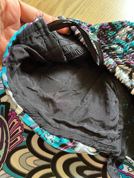 Saténové šaty s nádychom orientu, xs