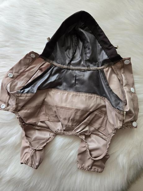 Prší plášť pre psíka- s,