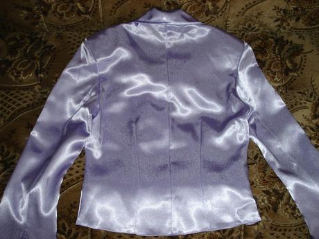 Fialové saténové sako, 38