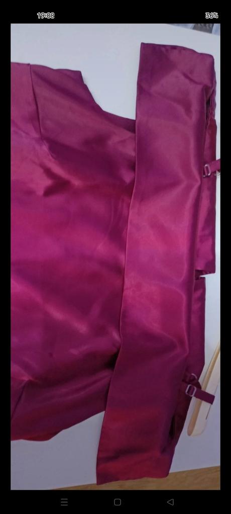 Šaty spoločenské, 42